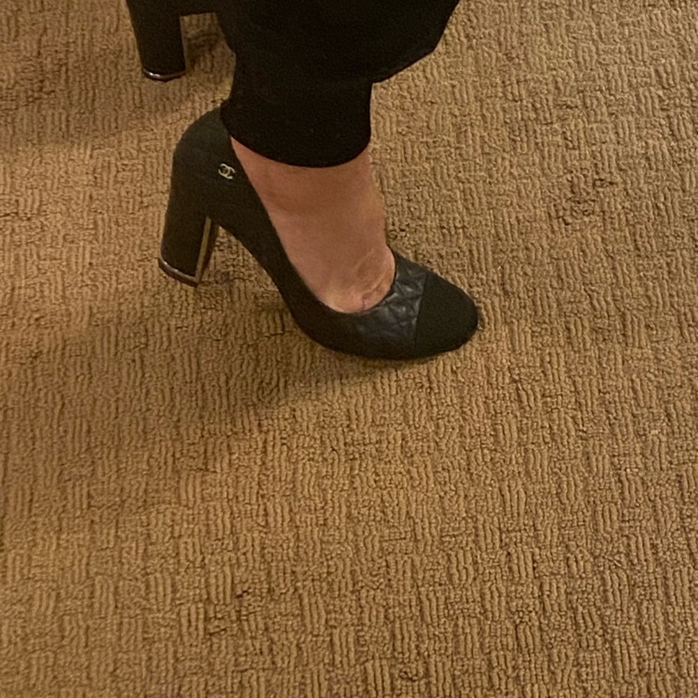 Chanel Black Quilted Women's Heels - Picture 12 of 17